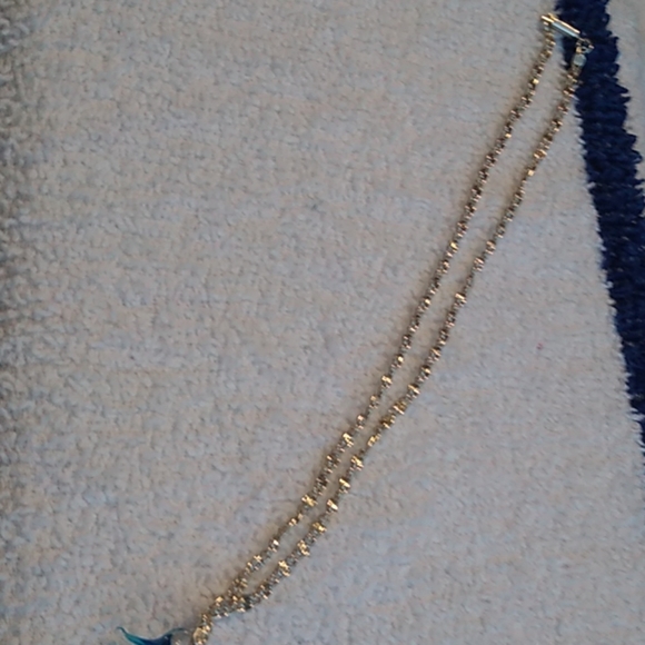 Silver tone necklace with swan pendent - Picture 2 of 8